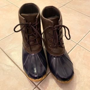 Duck boots brown and navy